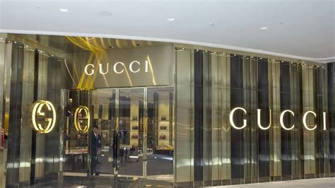 combien vaut gucci|Gucci market size.